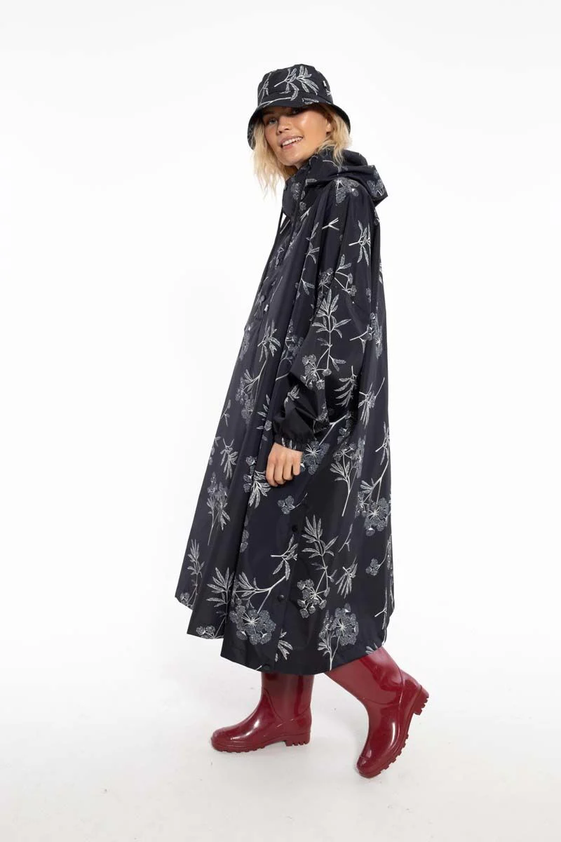 Danedream Drops Poncho  Black Hemlock